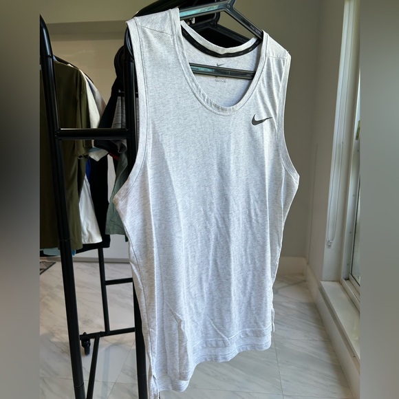 Nike Dri-Fit Men’s Tee Size: L - Picture 5 of 5